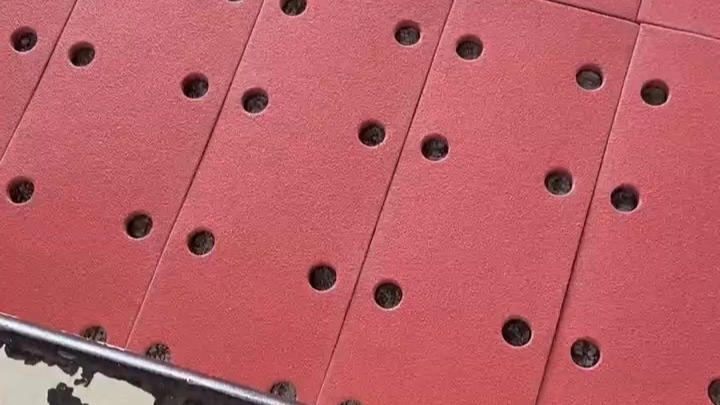 Long pink ceramic sand strip